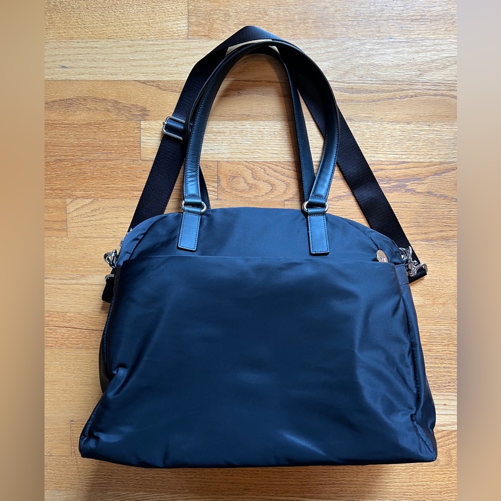 Lo & Sons OMG small bag, nylon, black / silver / lavender. Like new condition! - Picture 2 of 9